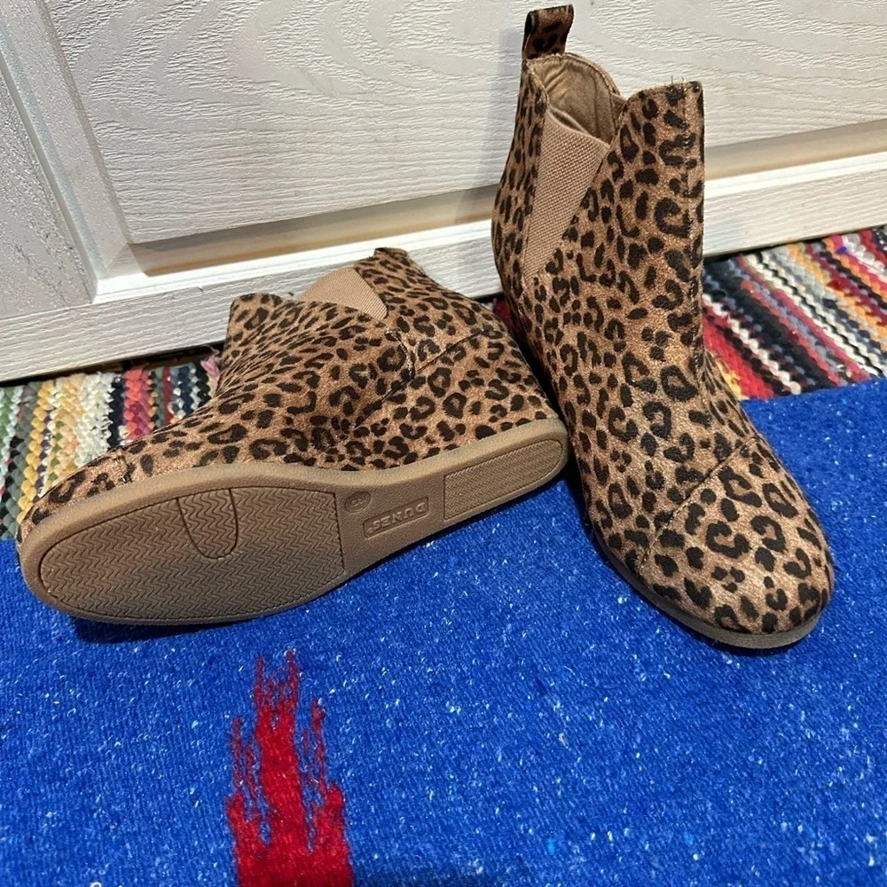 - 🤗Dunes Women's Zoey Wedge Bootie size 9